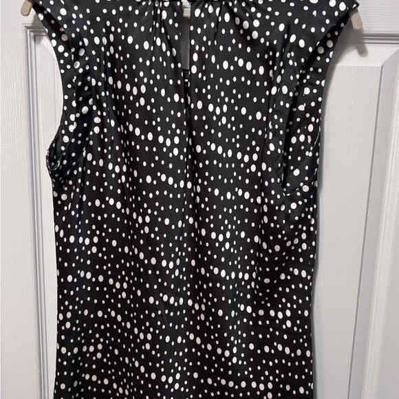 Sleeveless cowl neck black with white spots top satin like - Picture 2 of 4
